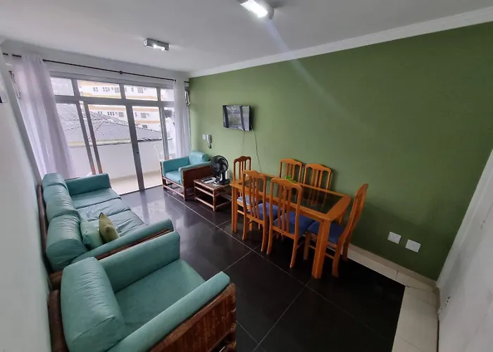 Apartamento amplo uma quadra da praia das Astúrias - Guarujá!